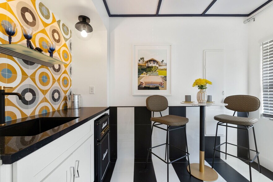 More Photos Of 120 W Vereda Sur, Palm Springs Hotel For Sale