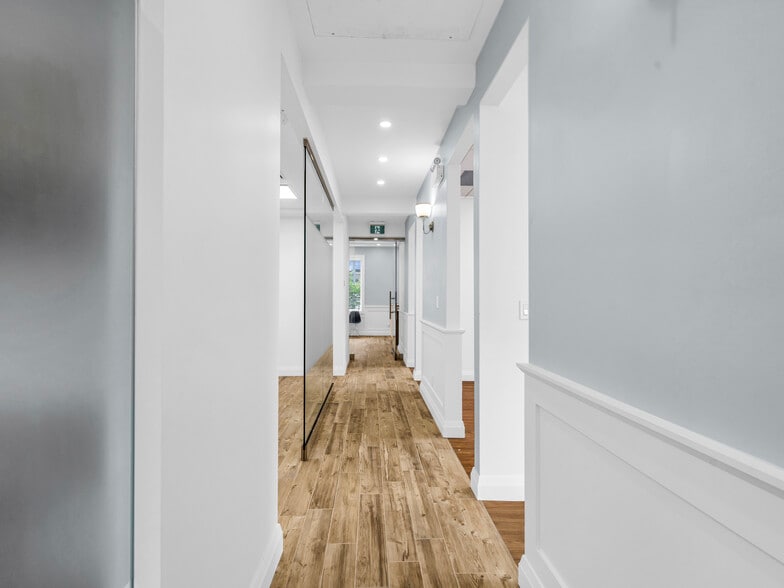 More Photos Of 541 Queen St E, Toronto Storefront For Lease