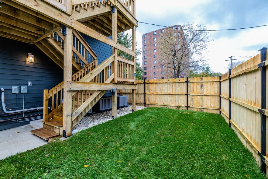 More Photos Of 6050 Eberhart ave, Chicago Apartments For Sale