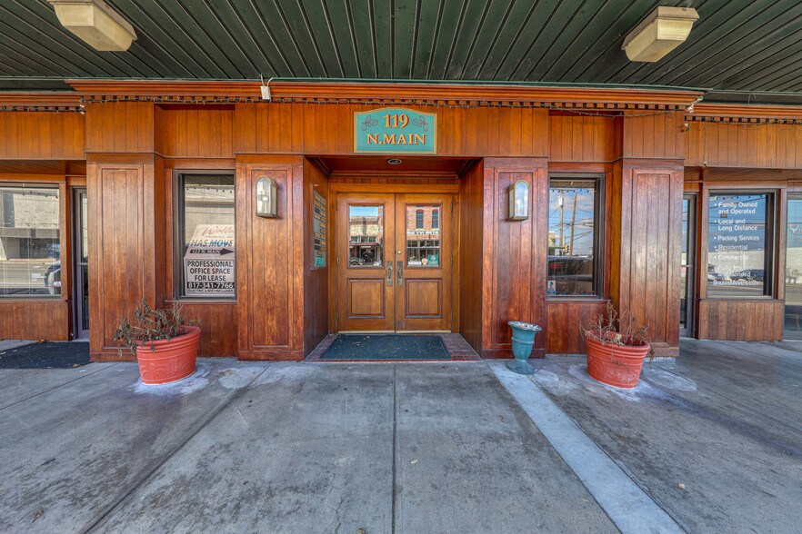More Photos Of 119 N Main St, Weatherford Office For Sale