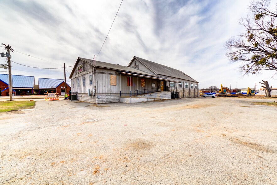More Photos Of 2139 S Phoenix Ave, Tulsa Religious Facility For Sale