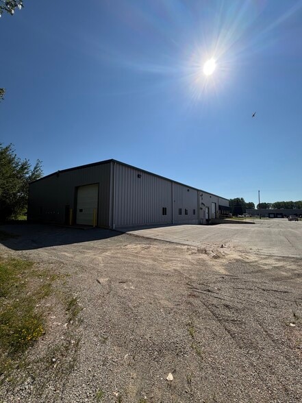 More Photos Of 3300 Commodity Ln, Green Bay Manufacturing For Lease
