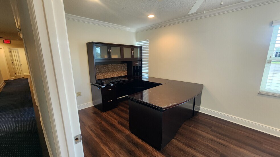 More Photos Of 5111 Memorial Hwy, Tampa Office For Lease