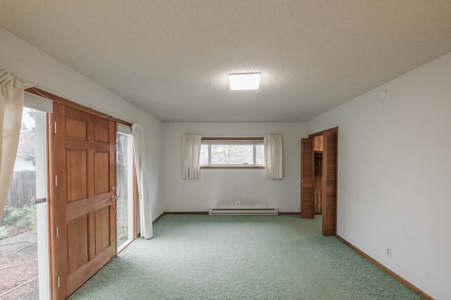 More Photos Of 5198 Skyline Rd S, Salem Multifamily For Sale