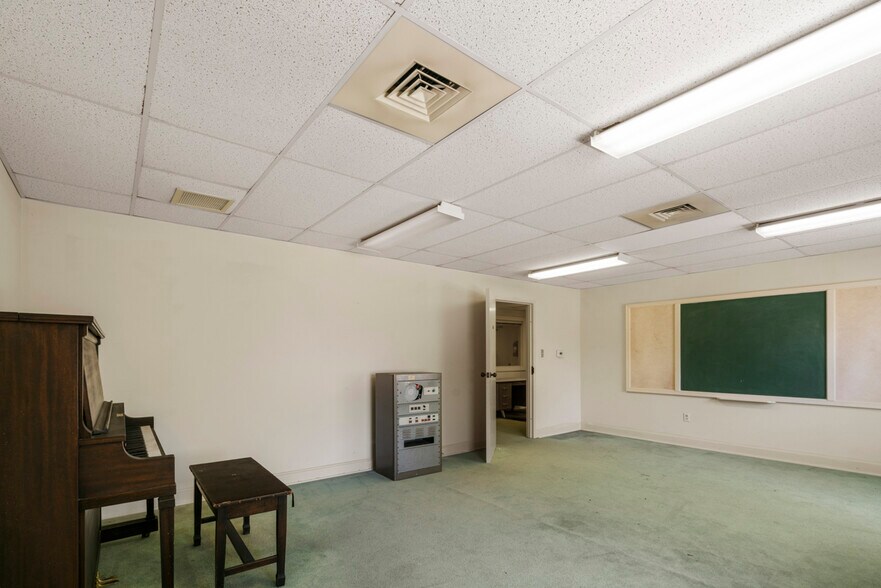 More Photos Of 228 S Military Ave, Lawrenceburg Religious Facility For Sale