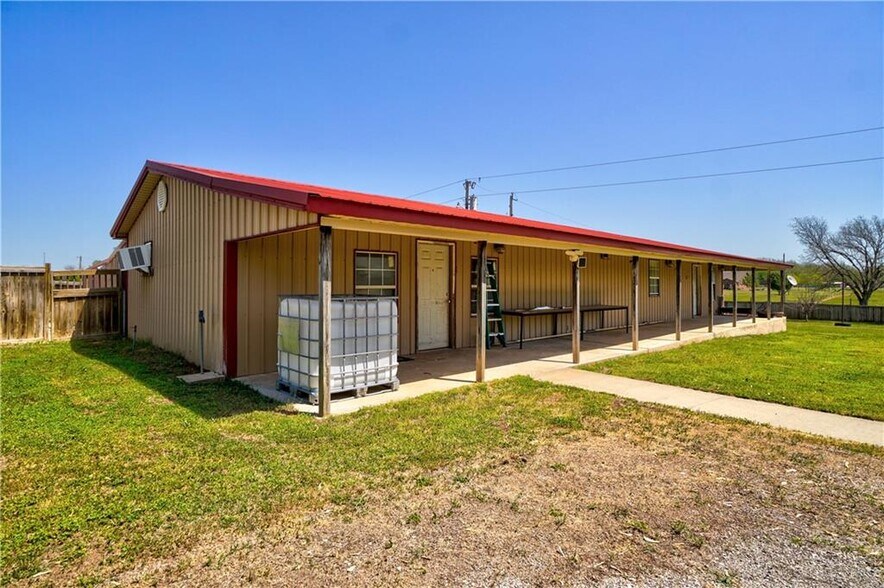 More Photos Of 980576 S Highway 99, Prague Warehouse For Sale