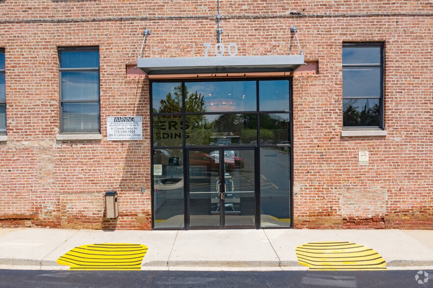 More Photos Of 700 N Sacramento Blvd, Chicago Loft Creative Space For Lease