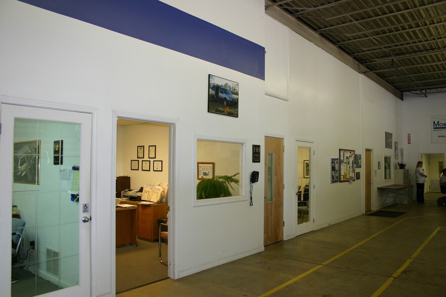 More Photos Of 810 Moe Dr, Akron Warehouse For Sale