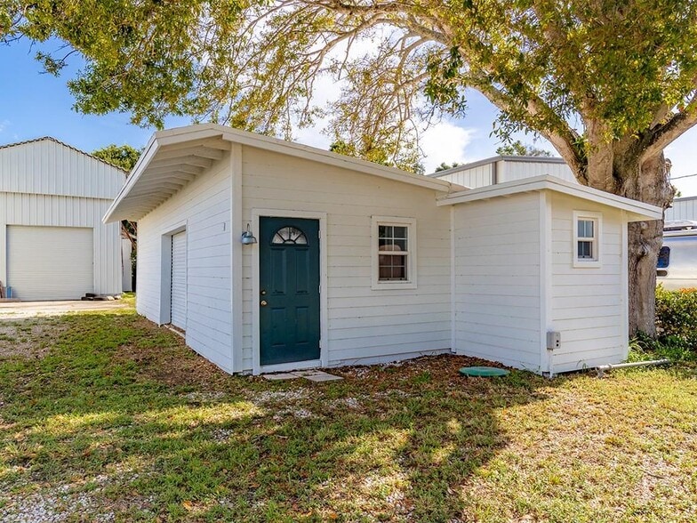 More Photos Of 1708 Old Dixie Hwy, Vero Beach General Retail For Sale