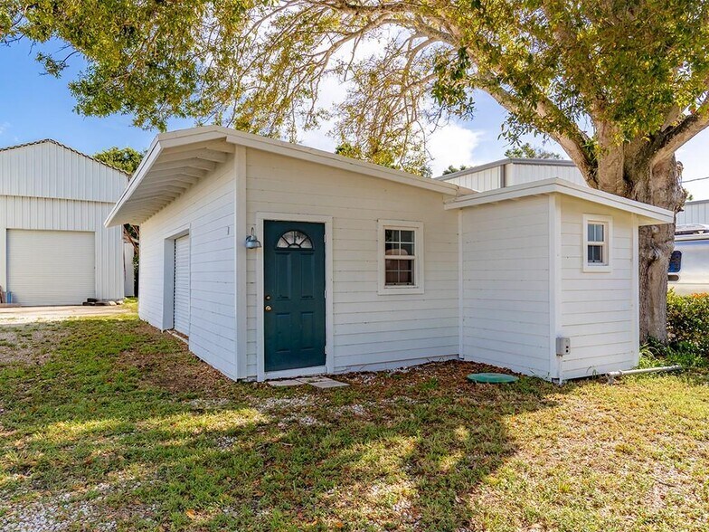 More Photos Of 1708 Old Dixie Hwy, Vero Beach General Retail For Sale