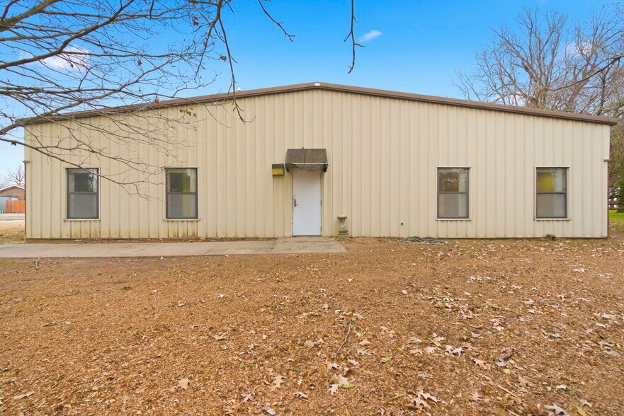 More Photos Of 718 N Martin St, East Prairie Office For Sale