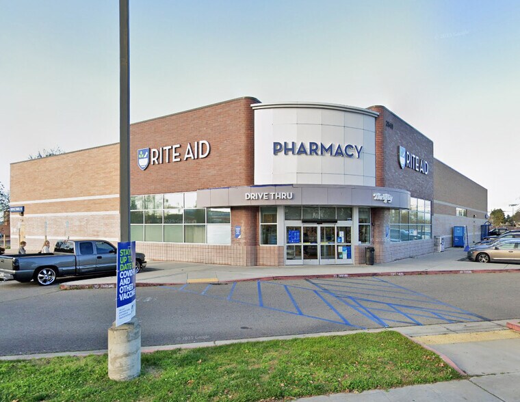 Primary Photo Of 2640 Floral Ave, Selma Drugstore For Sale