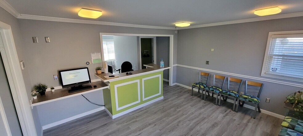 More Photos Of 5940 Lamar Ave, Mission Freestanding For Lease