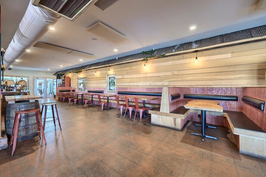 More Photos Of 2701-2703 Horseshoe Pike, Palmyra General Retail For Sale