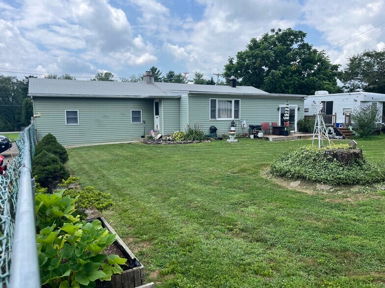 More Photos Of 135 Hanover Pike, Hampstead Flex For Sale