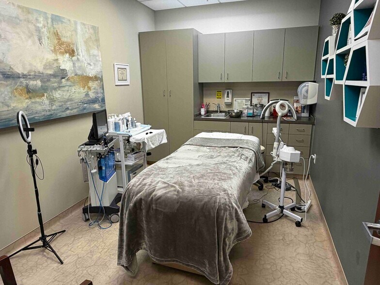 More Photos Of 801-811 N Orange Ave, Orlando Medical For Sale