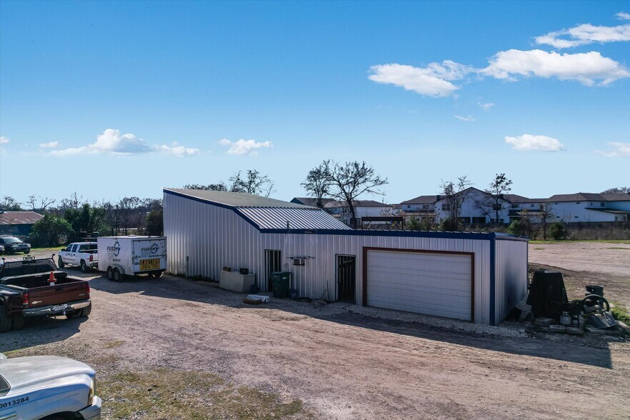 More Photos Of 1503 Holland Rd, Belton Warehouse For Lease