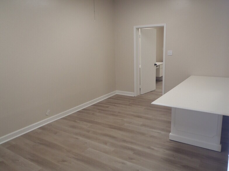 More Photos Of 2025 McLarty Dr, Newport Office For Sale