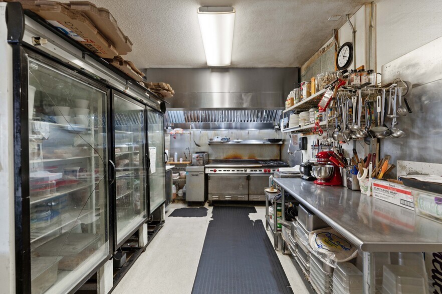 More Photos Of 29 W 1st St, Coquille Restaurant For Sale