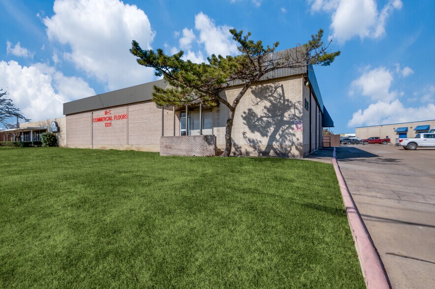 Primary Photo Of 1321 Regal Row, Dallas Warehouse For Sale