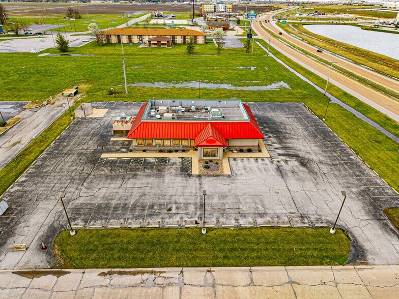 More Photos Of 4111 Timberlake Dr, Pontoon Beach Restaurant For Lease