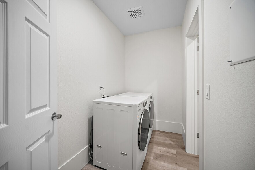 More Photos Of 1501 W Colorado Ave, Colorado Springs Storefront Retail Residential For Sale