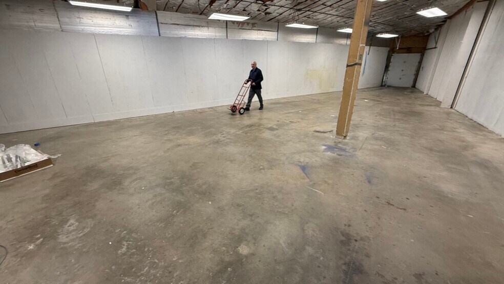 More Photos Of 1103 S Cliff Ave, Sioux Falls General Retail For Lease