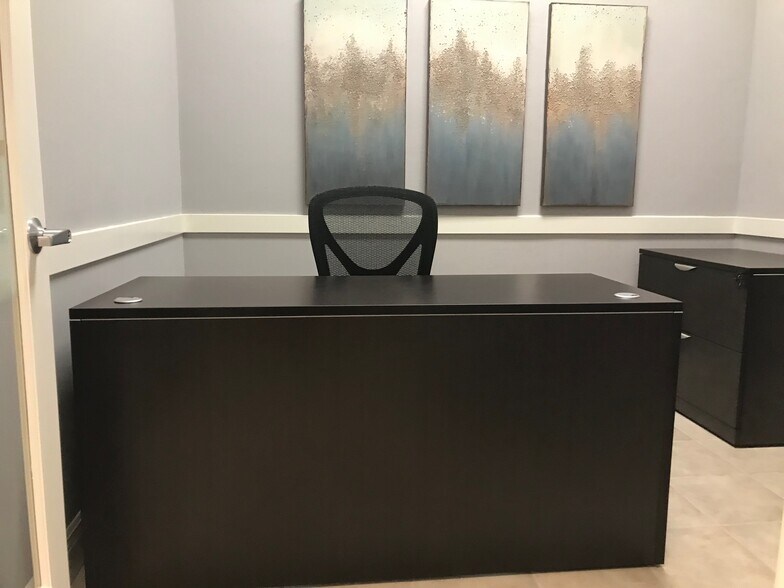 More Photos Of 18070 S Tamiami Trl, Fort Myers Coworking Space