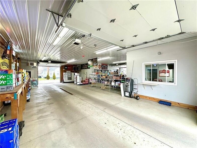 More Photos Of 1814 W State St, New Castle Convenience Store For Sale