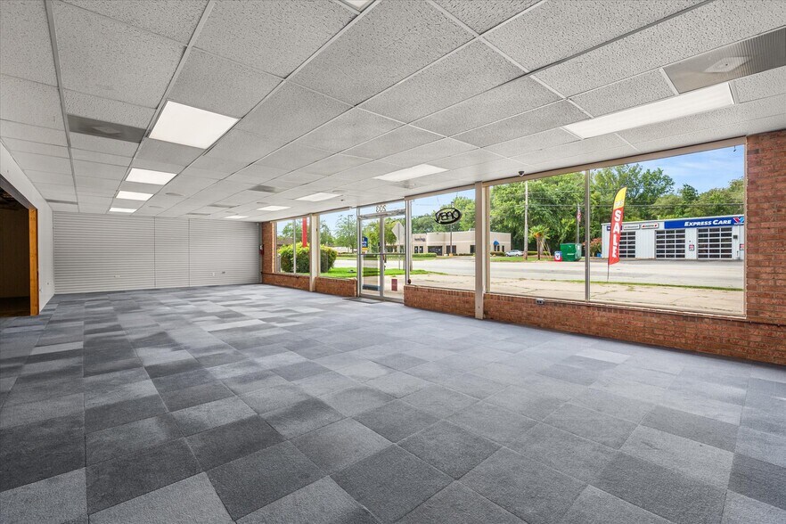 More Photos Of 203 Hillcrest Dr, Laurens Storefront Retail Office For Lease