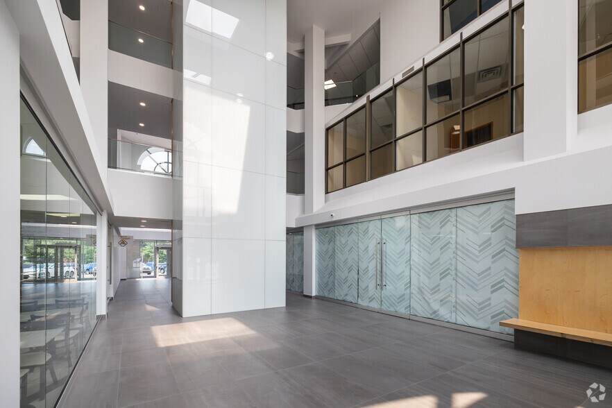 More Photos Of 5995 Boul Gouin O, Montréal Storefront Retail Office For Lease