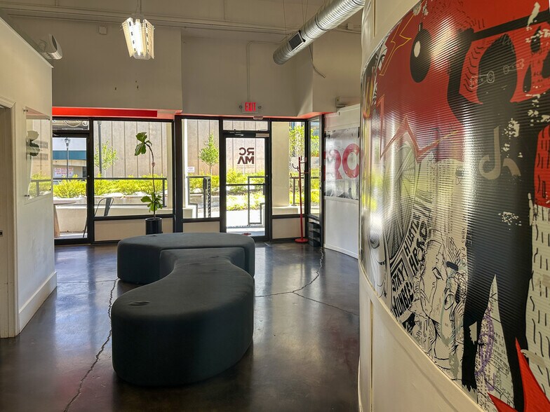 More Photos Of 17 College St, Greenville Storefront Retail Office For Lease