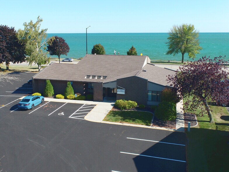 Primary Photo Of 1010 Maritime Dr, Manitowoc Medical For Lease