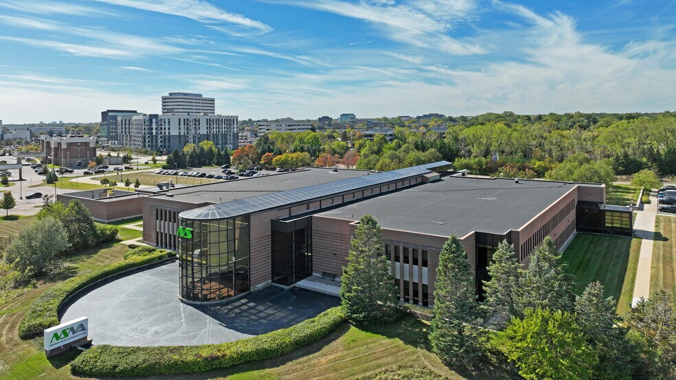 Primary Photo Of 600 Wilshire Dr, Troy Office For Sale