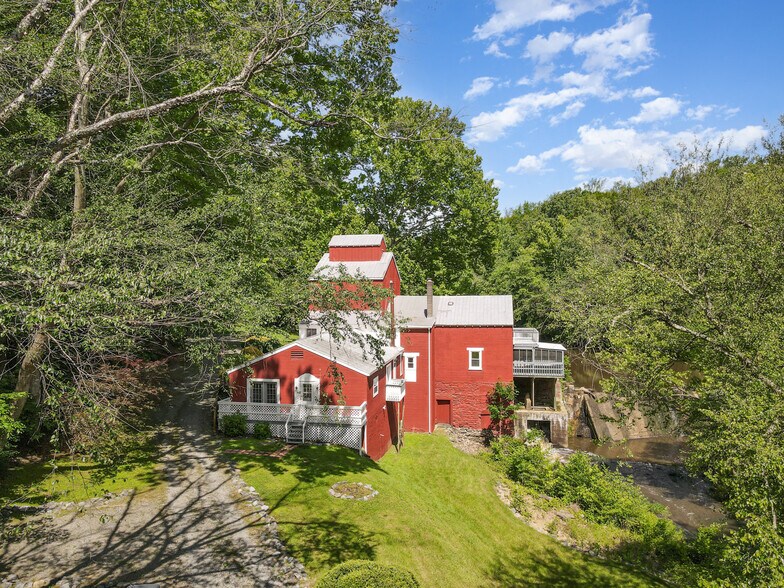 More Photos Of 6908 S Roxbury Mill Rd, Spotsylvania Flex For Sale