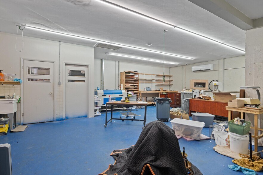 More Photos Of 4349 Louis Ave, Holiday Warehouse For Sale