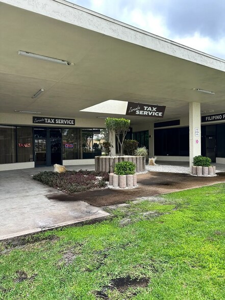 More Photos Of 2811 Tamiami Trl, Port Charlotte Storefront Retail Office For Lease