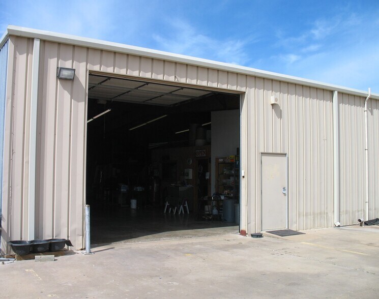 More Photos Of 1607 Pearlie Dr, Wichita Falls Restaurant For Lease