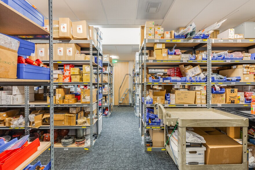 More Photos Of 780 Montague Expy, San Jose Showroom For Lease