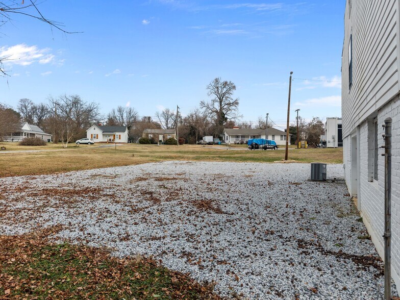 More Photos Of 1108 S Salisbury, Spencer Freestanding For Sale