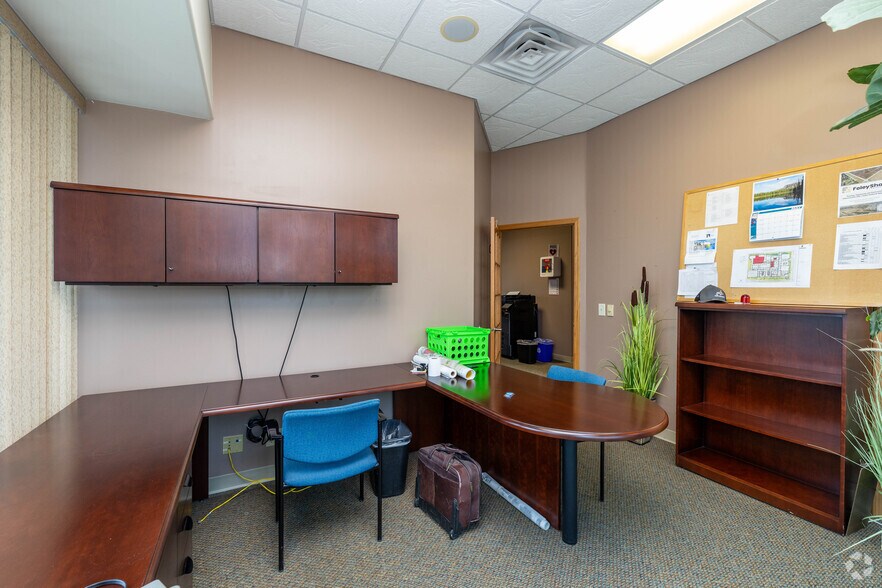 More Photos Of 14503 Grover St, Omaha Light Distribution For Lease