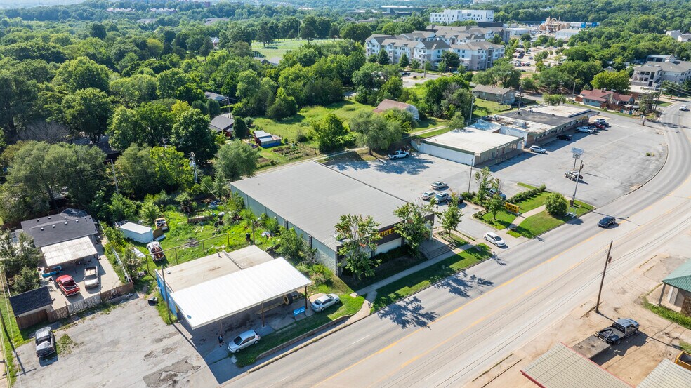 More Photos Of 1221 S School Ave, Fayetteville Storefront For Sale