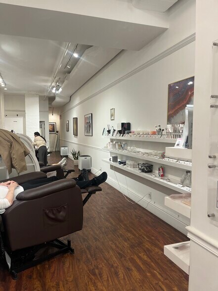 More Photos Of 120 W 25th St, New York Apartments For Lease