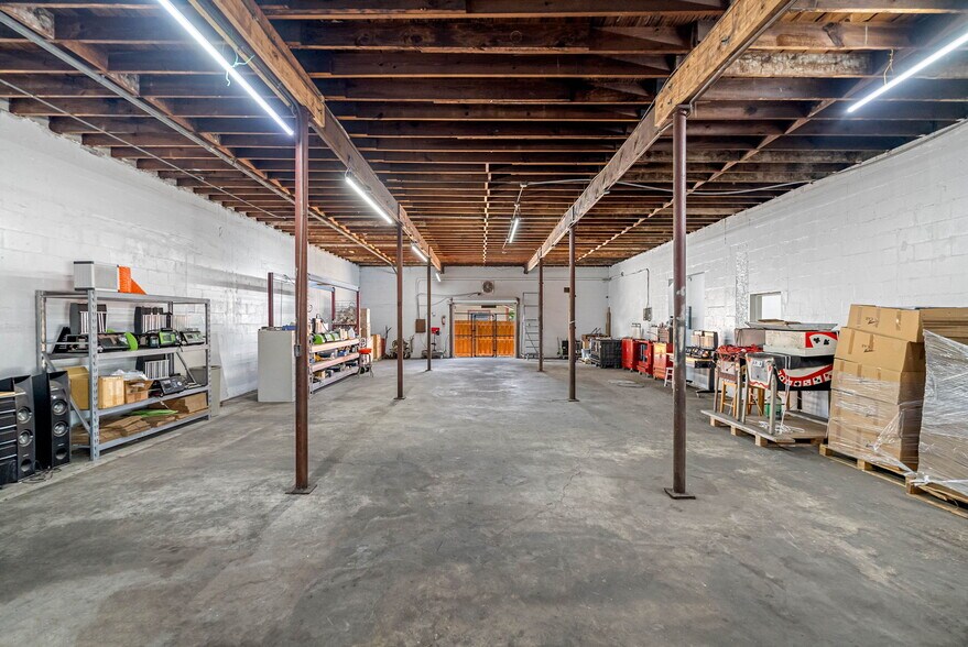 More Photos Of 2447 5th Ave S, Saint Petersburg Service For Lease
