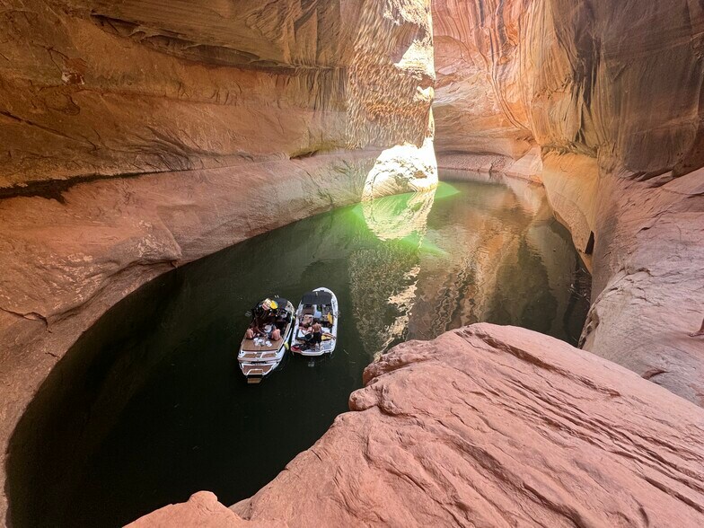 More Photos Of MM 28 Highway 276 Lodge, Lake Powell Hotel For Sale