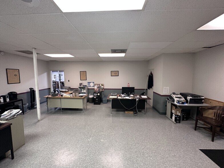 More Photos Of 205 S New Madrid St, Sikeston Light Manufacturing For Sale