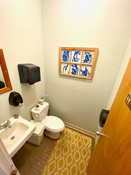 More Photos Of 17 Kellogg Ave, Amherst Storefront Retail Office For Lease