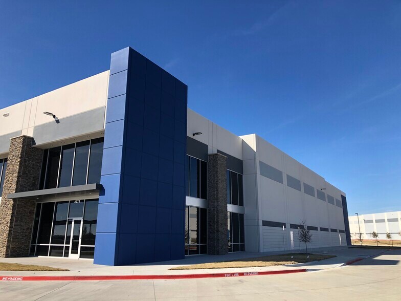 More Photos Of 2300 Arbrook Blvd, Arlington Unknown For Lease