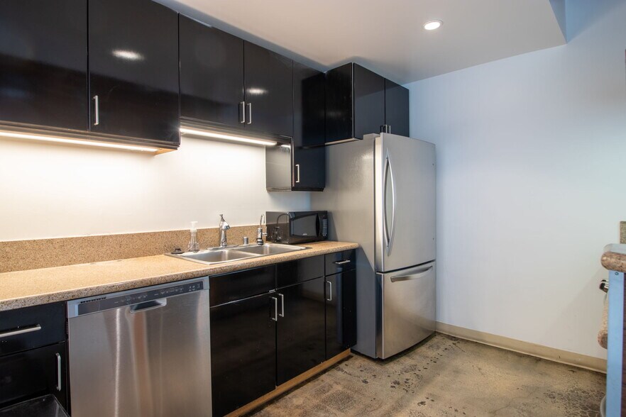 More Photos Of 1648 10th St, Santa Monica Loft Creative Space For Sale