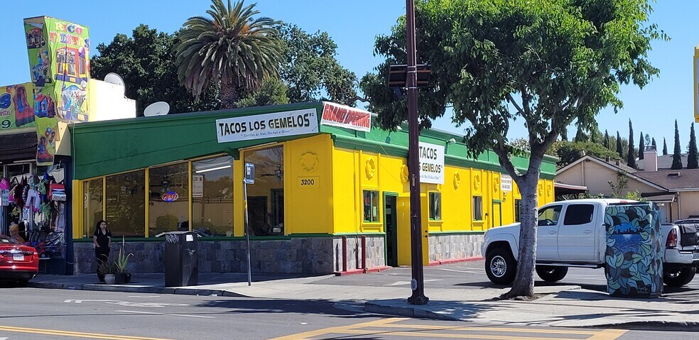 More Photos Of 3200 Middlefield Rd, Menlo Park Storefront For Sale